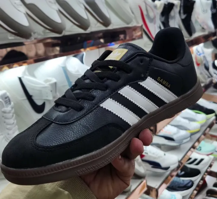 Classic Retro Sneakers – Black & White (6)